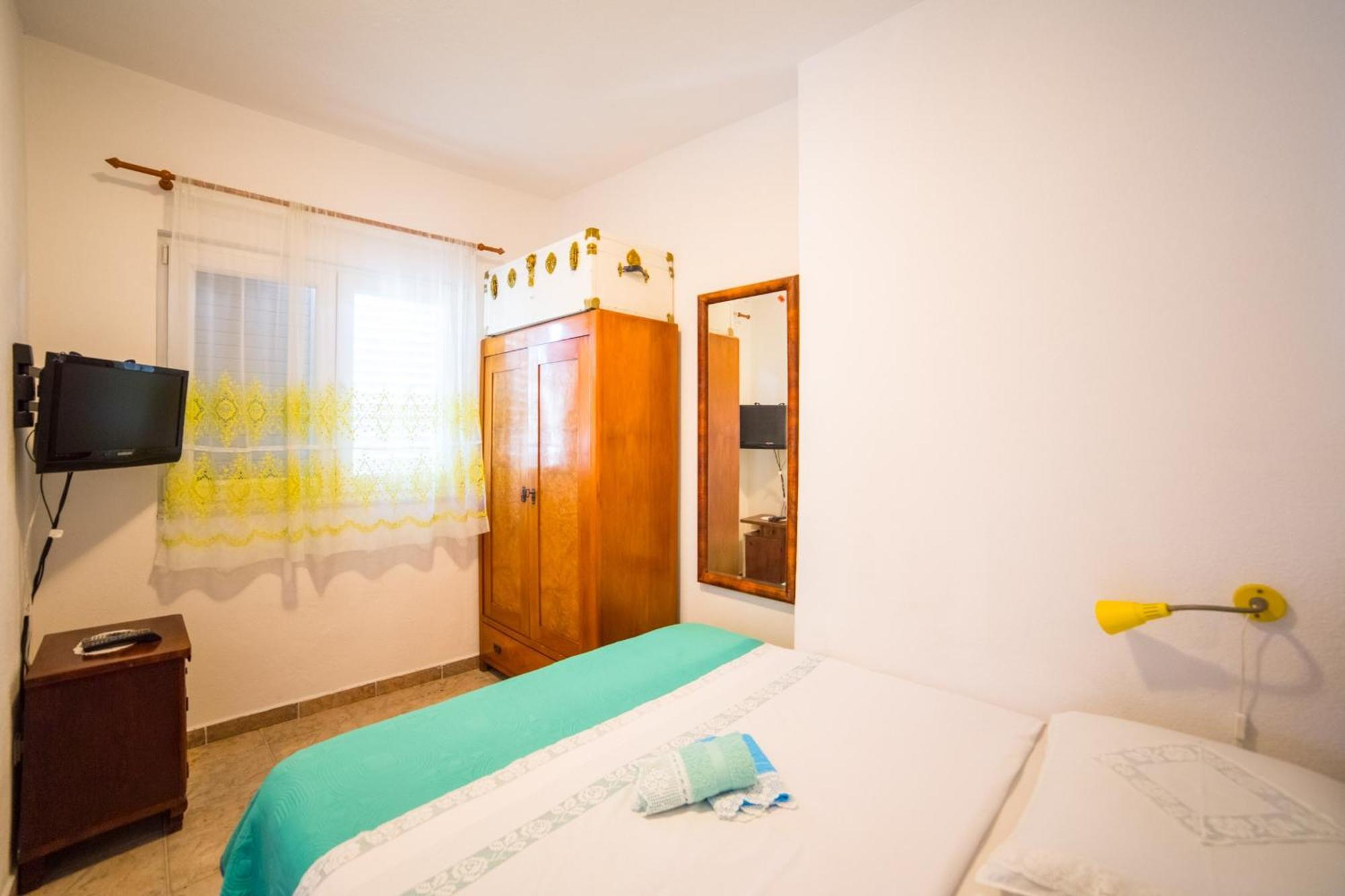 Apartmani Kala Podgora Cameră foto